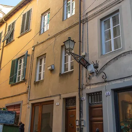 Nido Sui Tetti Di Lucca, Romantico E Centralissimo Apartman *