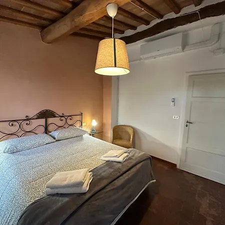 Nido Sui Tetti Di Lucca, Romantico E Centralissimo Apartman *
